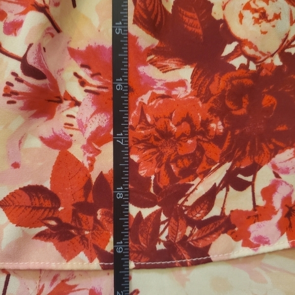 Bundle Only:‎ Rose + Olivia Spring Forward Floral Flowy Top  Size L - Picture 7 of 15
